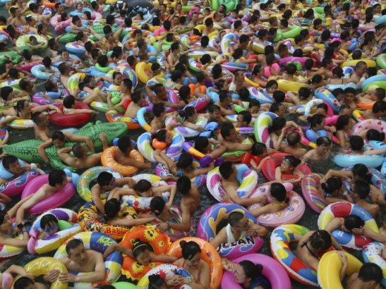 china-dead-sea-pool-crowded